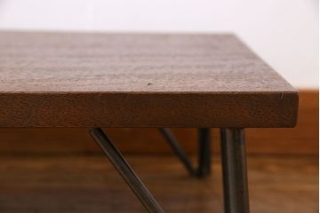 アンティーク家具　和製アンティーク　古い木の鉄脚ローテーブル(飾り台、テレビ台)(1)