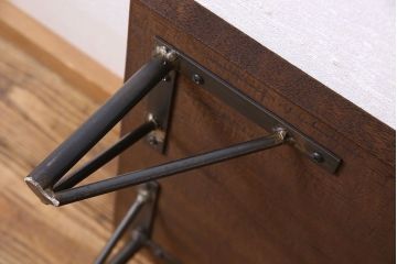 アンティーク家具　和製アンティーク　古い木の鉄脚ローテーブル(飾り台、テレビ台)(1)