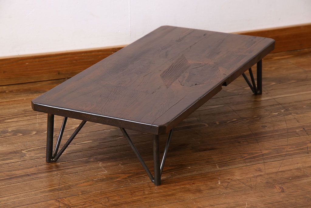 アンティーク雑貨　和製アンティーク　古い木の鉄脚ローテーブル(飾り台、テレビ台)(2)