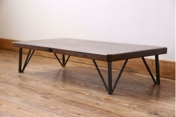 アンティーク雑貨　和製アンティーク　古い木の鉄脚ローテーブル(飾り台、テレビ台)(2)