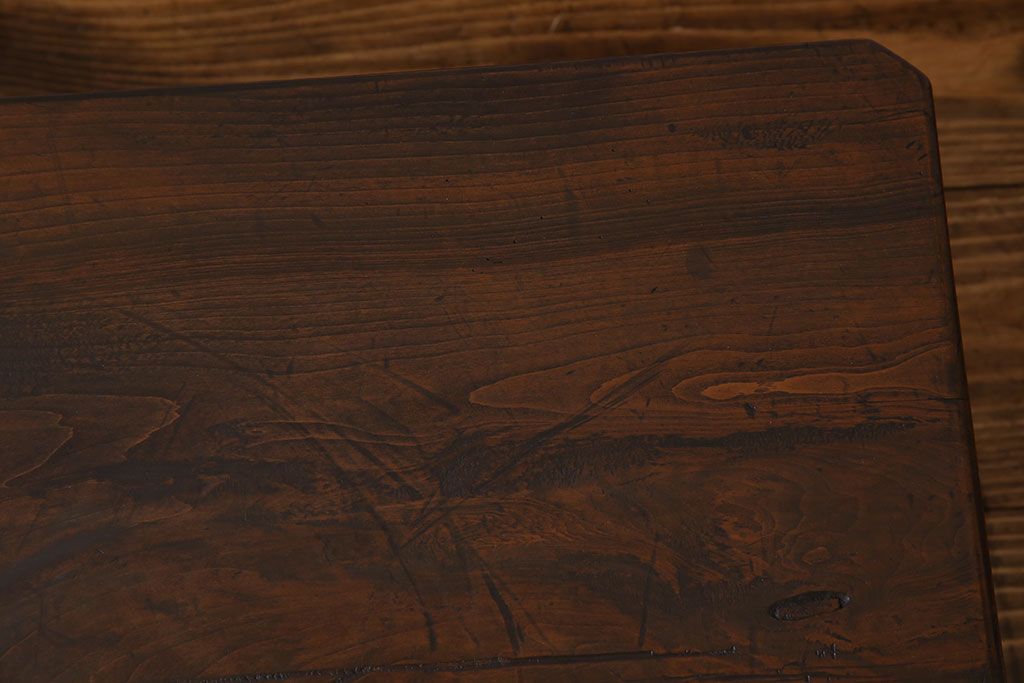 アンティーク雑貨　和製アンティーク　古い木の鉄脚ローテーブル(飾り台、テレビ台)(2)