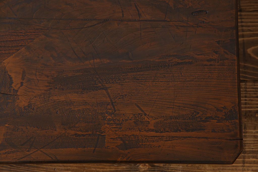 アンティーク雑貨　和製アンティーク　古い木の鉄脚ローテーブル(飾り台、テレビ台)(2)