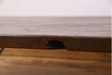 アンティーク雑貨　和製アンティーク　古い木の鉄脚ローテーブル(飾り台、テレビ台)(2)