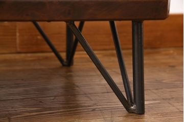 アンティーク雑貨　和製アンティーク　古い木の鉄脚ローテーブル(飾り台、テレビ台)(2)