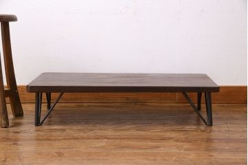 アンティーク雑貨　和製アンティーク　古い木の鉄脚ローテーブル(飾り台、テレビ台)(2)