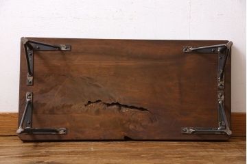 アンティーク雑貨　和製アンティーク　古い木の鉄脚ローテーブル(飾り台、テレビ台)(2)