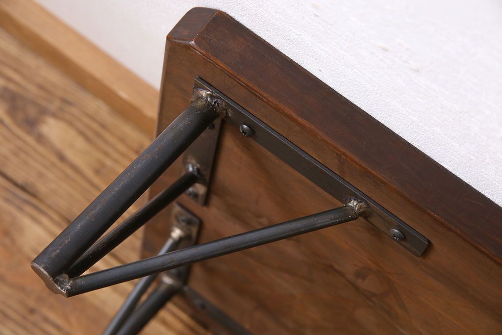 アンティーク雑貨　和製アンティーク　古い木の鉄脚ローテーブル(飾り台、テレビ台)(2)