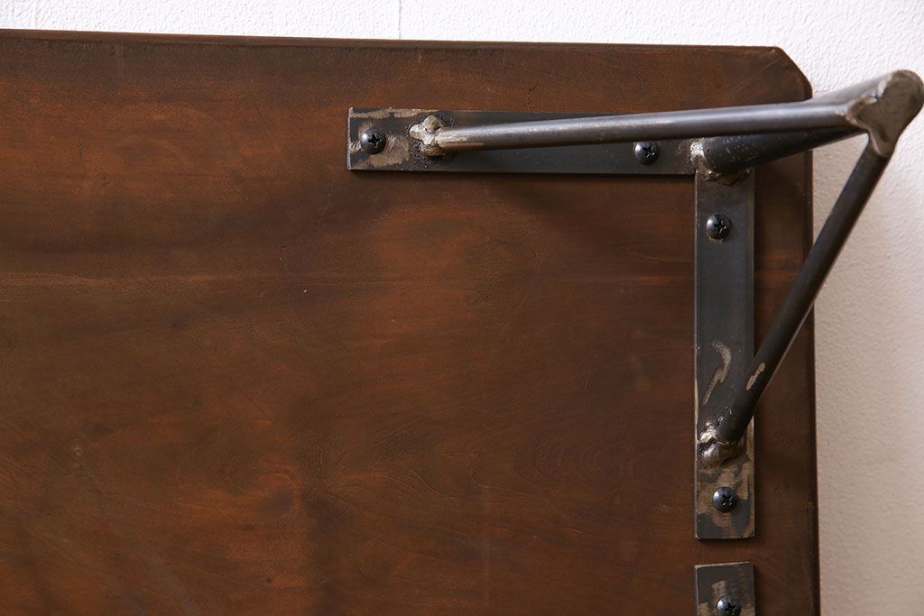 アンティーク雑貨　和製アンティーク　古い木の鉄脚ローテーブル(飾り台、テレビ台)(2)