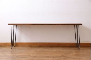 アンティーク家具　和製アンティーク　古い朴ノ木材の鉄脚ローテーブル(飾り台)