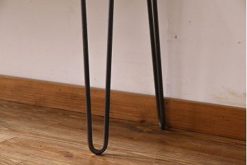 アンティーク家具　和製アンティーク　古い朴ノ木材の鉄脚ローテーブル(飾り台)