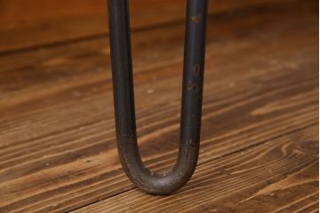 アンティーク家具　和製アンティーク　古い朴ノ木材の鉄脚ローテーブル(飾り台)