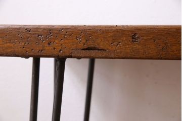 アンティーク家具　和製アンティーク　古いナラ材の鉄脚ローテーブル(飾り台)