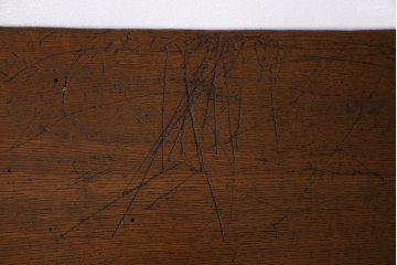 アンティーク家具　和製アンティーク　古いナラ材の鉄脚ローテーブル(飾り台)