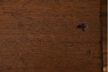 アンティーク家具　和製アンティーク　古いナラ材の鉄脚ローテーブル(飾り台)