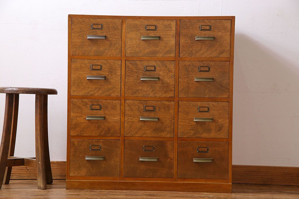 アンティーク家具　ネームプレート付き!引き出し12杯のアンティークチェスト(引き出し、ドロワー)