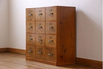 アンティーク家具　ネームプレート付き!引き出し12杯のアンティークチェスト(引き出し、ドロワー)