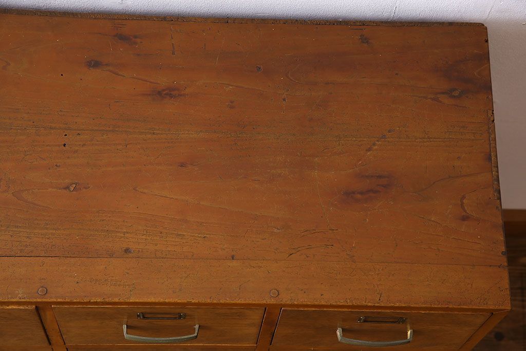 アンティーク家具　ネームプレート付き!引き出し12杯のアンティークチェスト(引き出し、ドロワー)