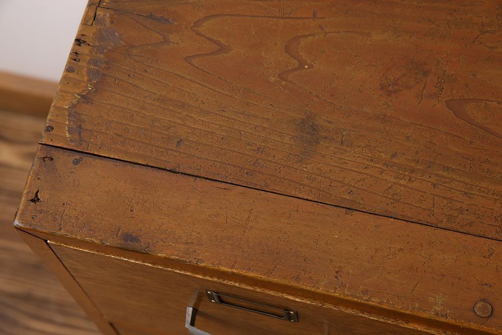 アンティーク家具　ネームプレート付き!引き出し12杯のアンティークチェスト(引き出し、ドロワー)