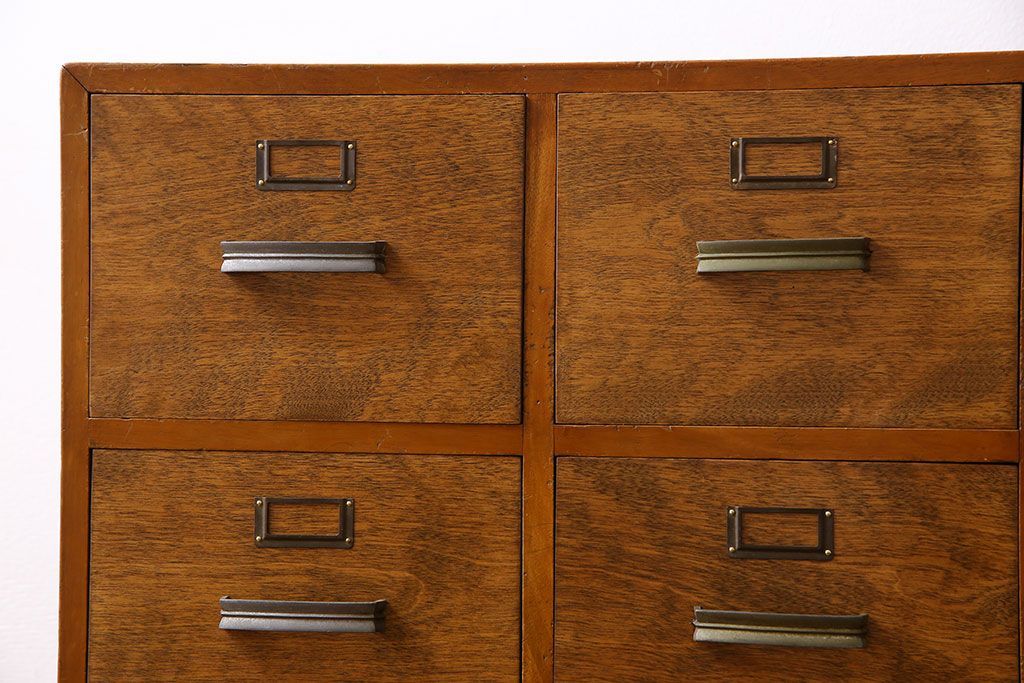 アンティーク家具　ネームプレート付き!引き出し12杯のアンティークチェスト(引き出し、ドロワー)