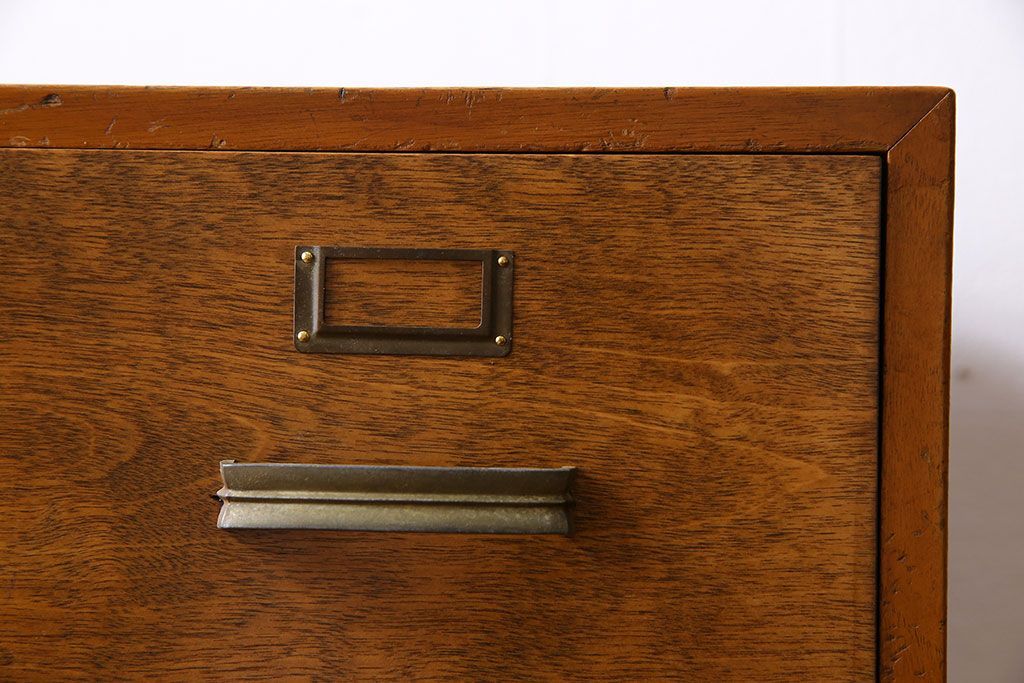 アンティーク家具　ネームプレート付き!引き出し12杯のアンティークチェスト(引き出し、ドロワー)