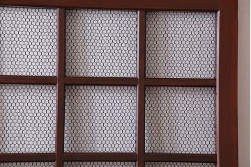 和製アンティーク　古いヒノキ材の升目蔵戸(引き戸、建具、玄関戸)