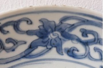 アンティーク雑貨　中国　古染付　おおらかな絵付けが魅力的な七寸皿(清朝、民窯)