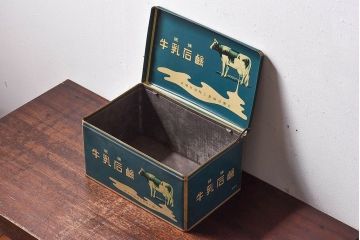 アンティーク雑貨　昭和レトロ　牛乳石鹸　ブリキ缶(小物入れ)