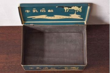 アンティーク雑貨　昭和レトロ　牛乳石鹸　ブリキ缶(小物入れ)