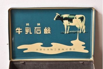 アンティーク雑貨　昭和レトロ　牛乳石鹸　ブリキ缶(小物入れ)