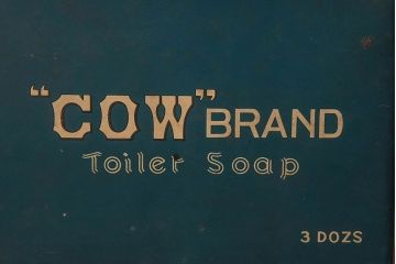 アンティーク雑貨　昭和レトロ　牛乳石鹸　ブリキ缶(小物入れ)