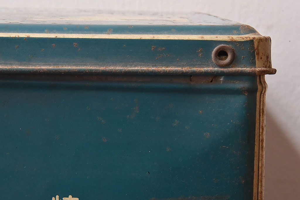 アンティーク雑貨　昭和レトロ　牛乳石鹸　ブリキ缶(小物入れ)