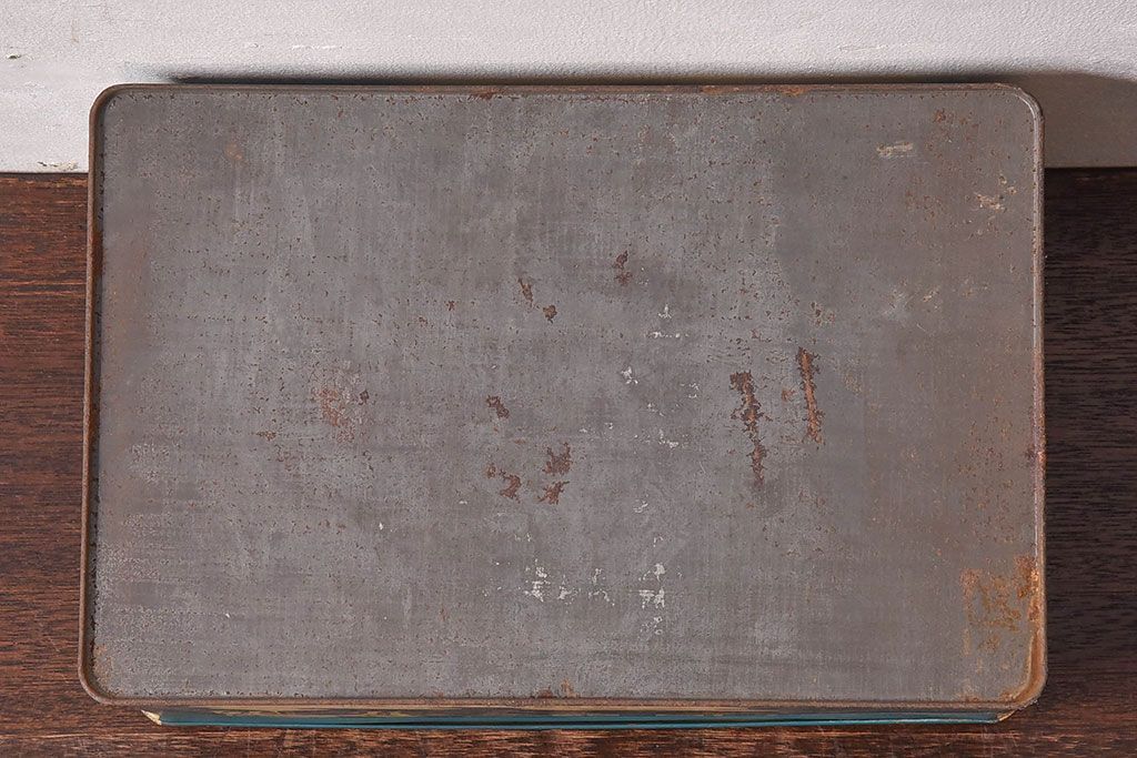 アンティーク雑貨　昭和レトロ　牛乳石鹸　ブリキ缶(小物入れ)