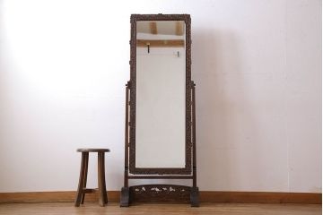 アンティーク雑貨　中古　伝統工芸　軽井沢彫り　桜　彫刻が目を引く姿見(鏡、ミラー)