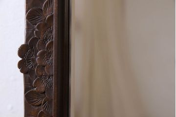 アンティーク雑貨　中古　伝統工芸　軽井沢彫り　桜　彫刻が目を引く姿見(鏡、ミラー)