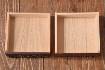 中古　木製　卓上にも使えるシックな彫刻入り小引き出し(小物収納)