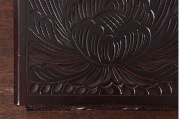 中古　木製　卓上にも使えるシックな彫刻入り小引き出し(小物収納)