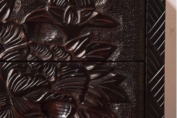 中古　木製　卓上にも使えるシックな彫刻入り小引き出し(小物収納)