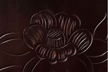 中古　木製　卓上にも使えるシックな彫刻入り小引き出し(小物収納)