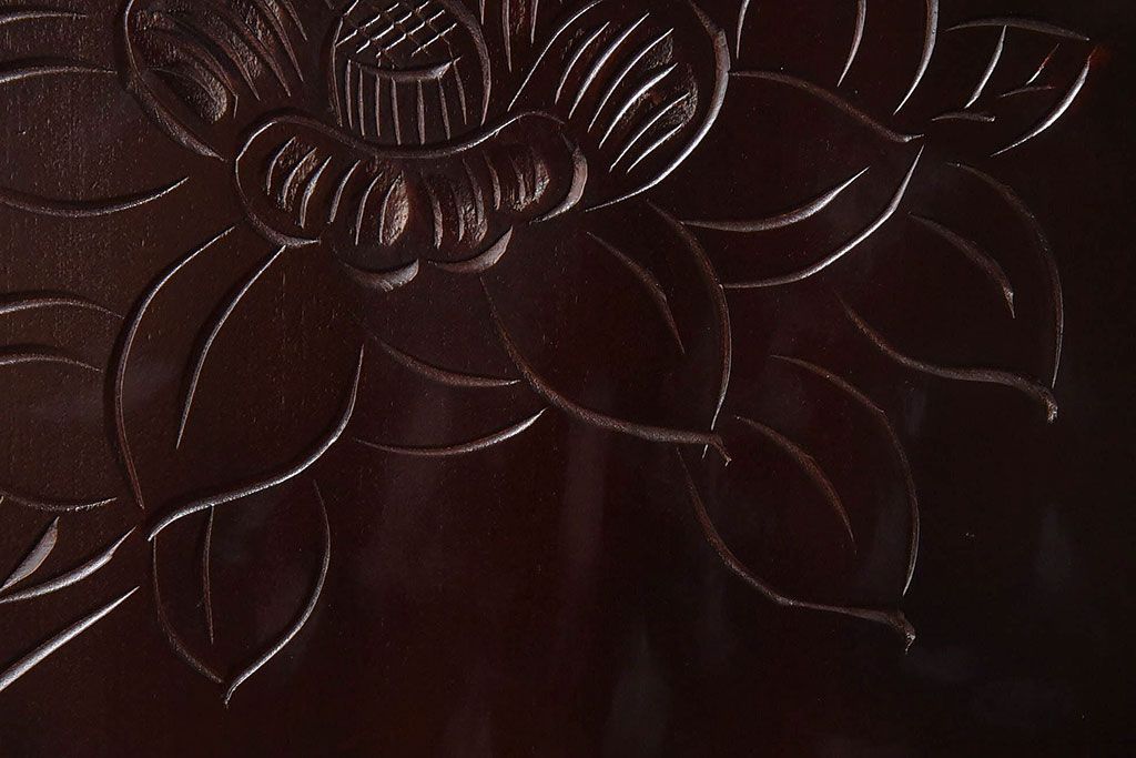 中古　木製　卓上にも使えるシックな彫刻入り小引き出し(小物収納)