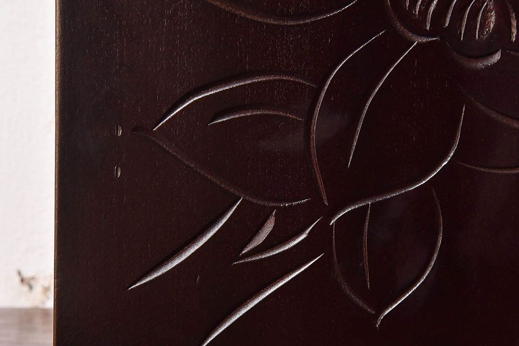 中古　木製　卓上にも使えるシックな彫刻入り小引き出し(小物収納)