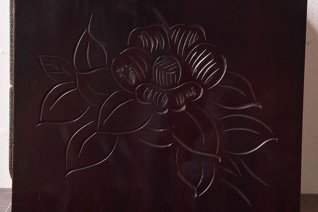 中古　木製　卓上にも使えるシックな彫刻入り小引き出し(小物収納)