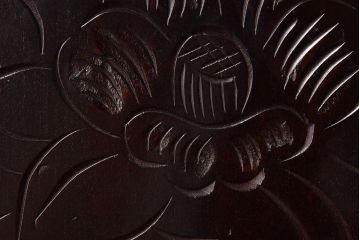 中古　木製　卓上にも使えるシックな彫刻入り小引き出し(小物収納)