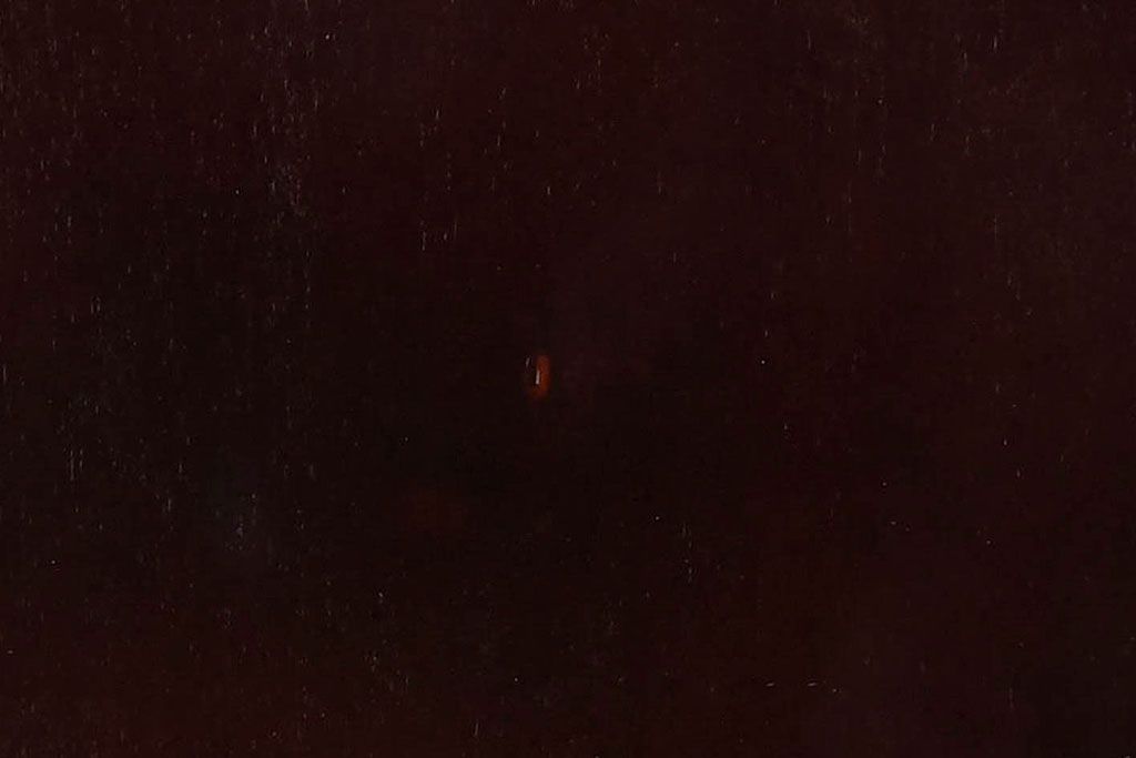 中古　木製　卓上にも使えるシックな彫刻入り小引き出し(小物収納)