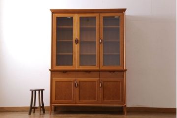 中古　家具蔵(カグラ)　温もり溢れるチェリー材のカップボード(キャビネット、食器棚、収納棚)(定価約34万円)