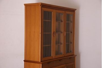 中古　家具蔵(カグラ)　温もり溢れるチェリー材のカップボード(キャビネット、食器棚、収納棚)(定価約34万円)