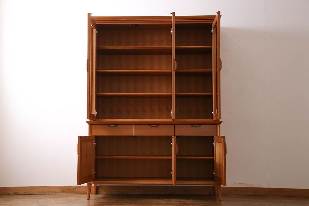 中古　家具蔵(カグラ)　温もり溢れるチェリー材のカップボード(キャビネット、食器棚、収納棚)(定価約34万円)