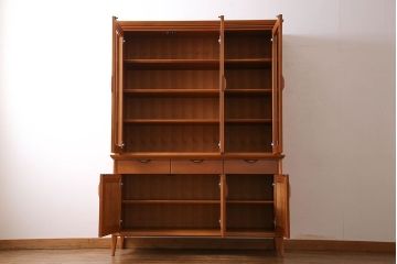 中古　家具蔵(カグラ)　温もり溢れるチェリー材のカップボード(キャビネット、食器棚、収納棚)(定価約34万円)