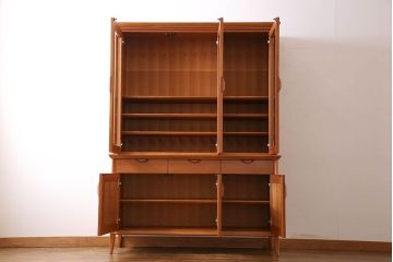 中古　家具蔵(カグラ)　温もり溢れるチェリー材のカップボード(キャビネット、食器棚、収納棚)(定価約34万円)