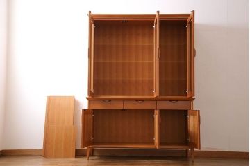 中古　家具蔵(カグラ)　温もり溢れるチェリー材のカップボード(キャビネット、食器棚、収納棚)(定価約34万円)