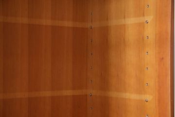 中古　家具蔵(カグラ)　温もり溢れるチェリー材のカップボード(キャビネット、食器棚、収納棚)(定価約34万円)